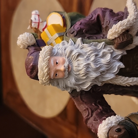 San Francisco music box Santa! - Picture 3 of 9